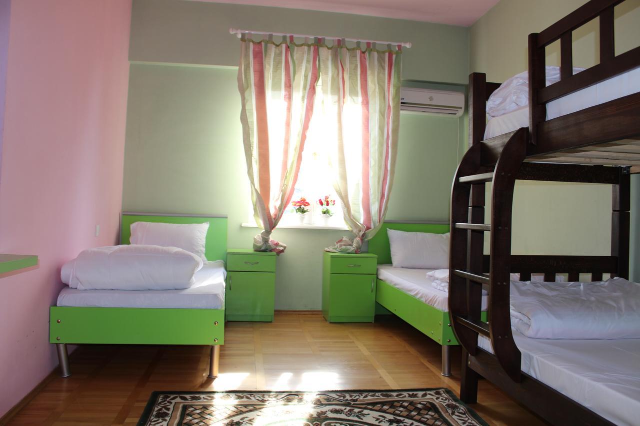Herrmas Hostel Tiflis Exterior foto